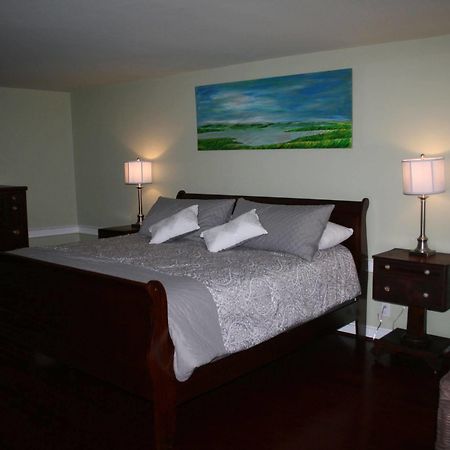Shea'S Riverside Inn & Motel Essex ภายนอก รูปภาพ