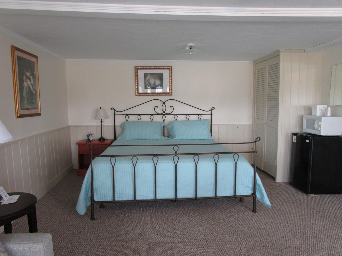 Shea'S Riverside Inn & Motel Essex ภายนอก รูปภาพ