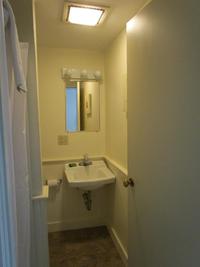 Shea'S Riverside Inn & Motel Essex ภายนอก รูปภาพ