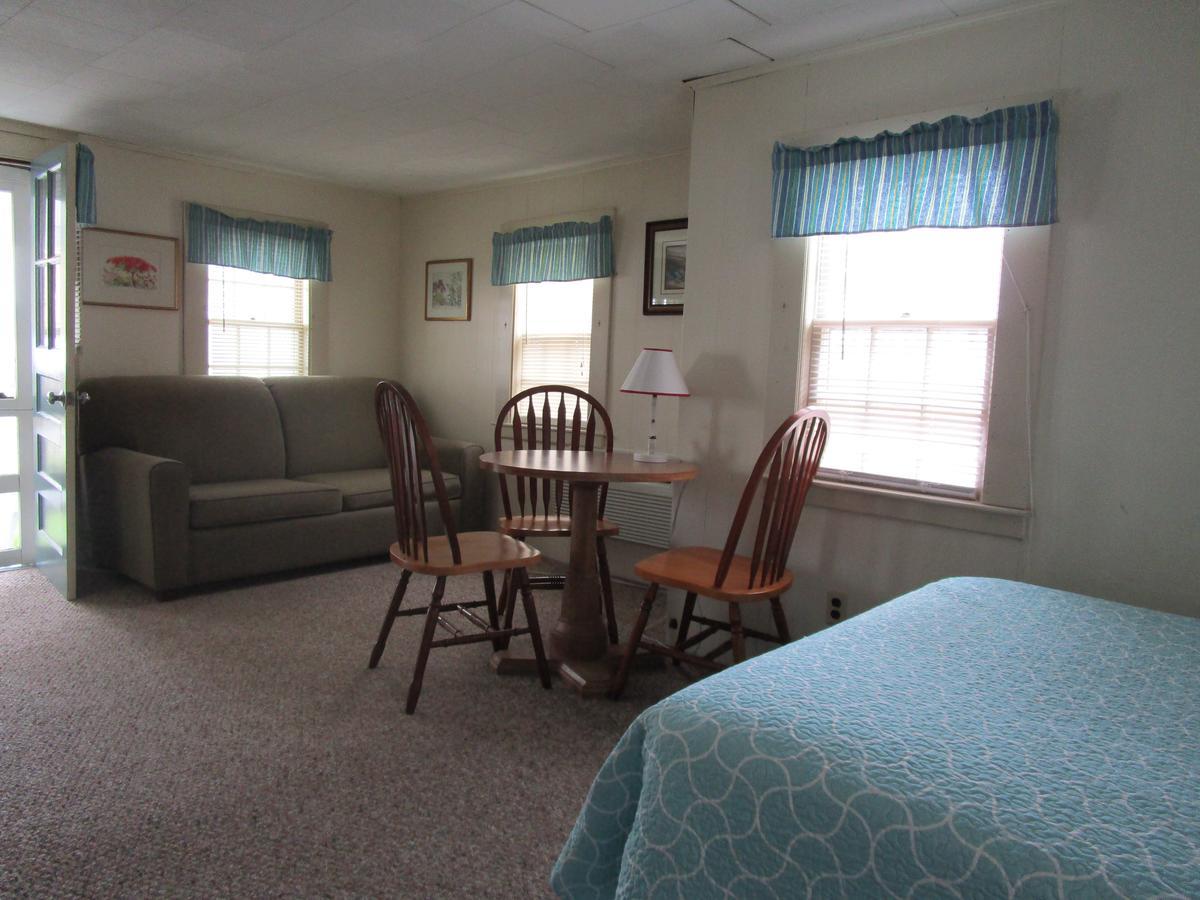 Shea'S Riverside Inn & Motel Essex ภายนอก รูปภาพ