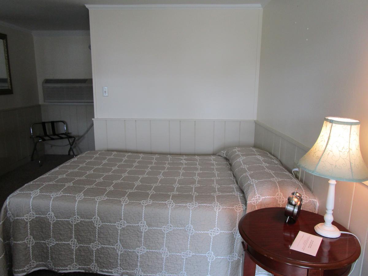 Shea'S Riverside Inn & Motel Essex ภายนอก รูปภาพ