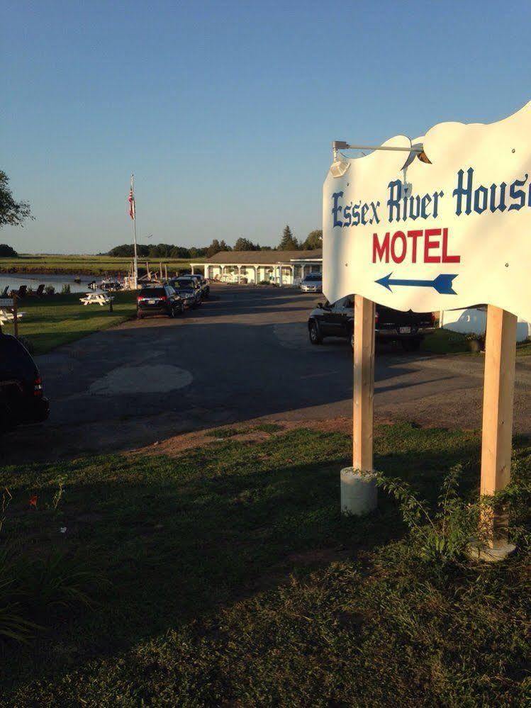 Shea'S Riverside Inn & Motel Essex ภายนอก รูปภาพ