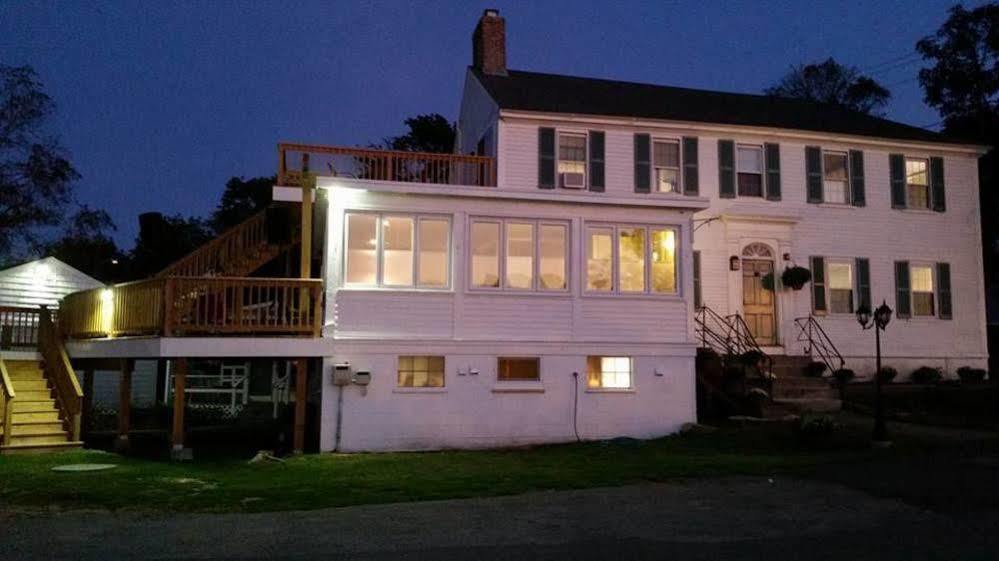 Shea'S Riverside Inn & Motel Essex ภายนอก รูปภาพ