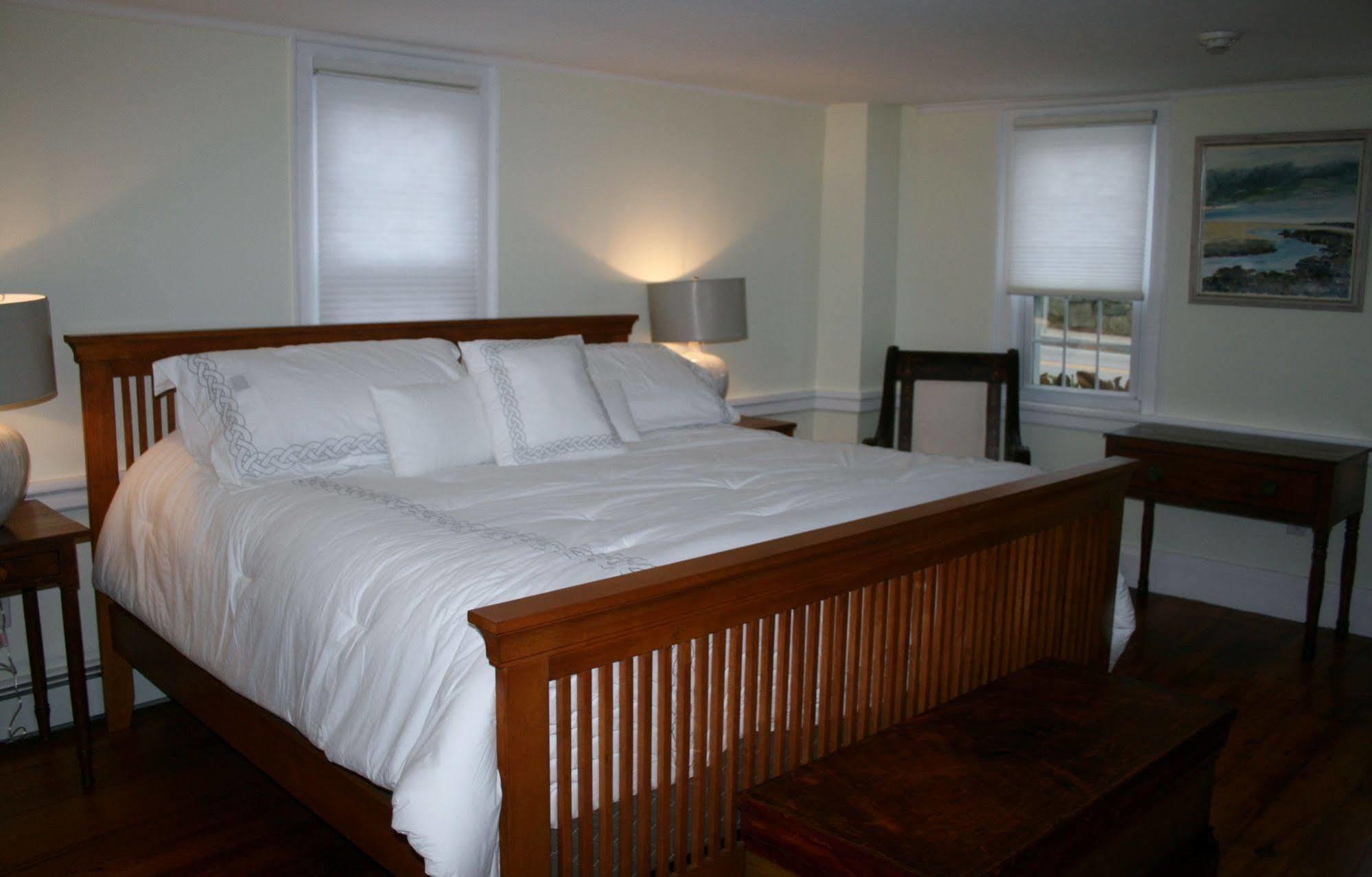 Shea'S Riverside Inn & Motel Essex ภายนอก รูปภาพ