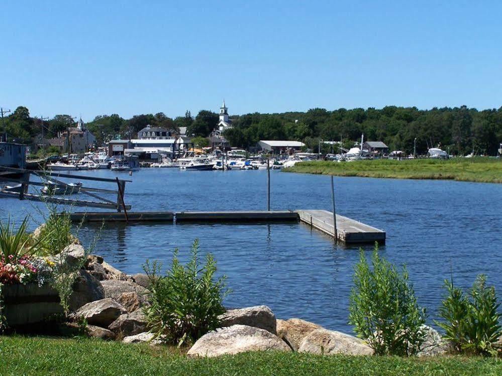 Shea'S Riverside Inn & Motel Essex ภายนอก รูปภาพ