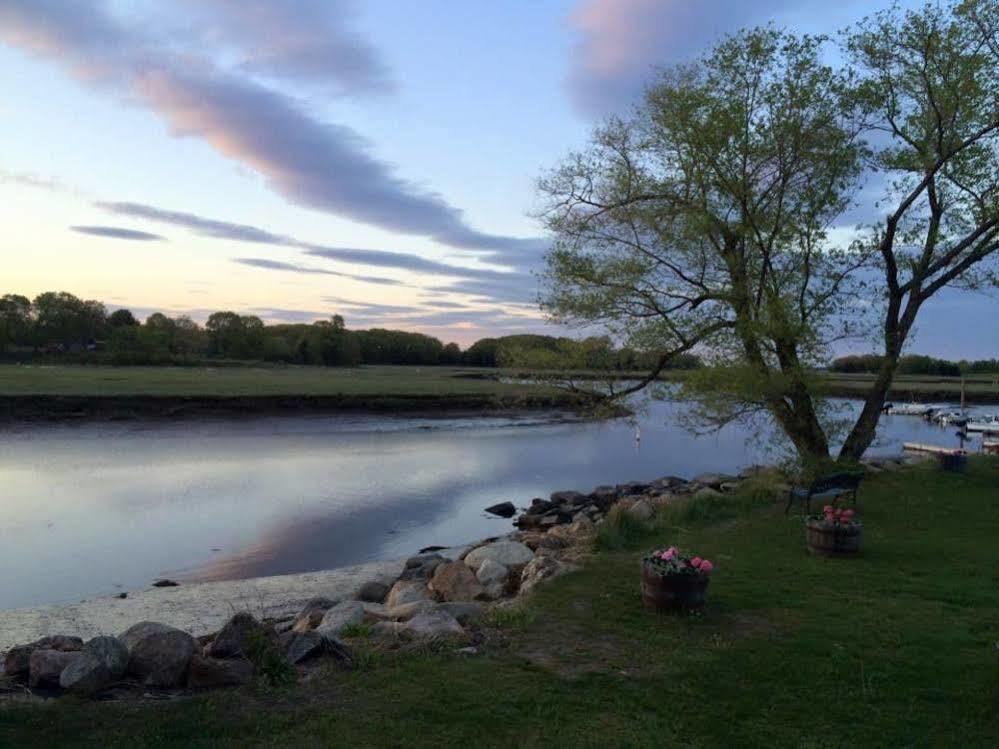 Shea'S Riverside Inn & Motel Essex ภายนอก รูปภาพ
