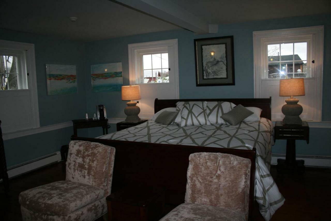 Shea'S Riverside Inn & Motel Essex ภายนอก รูปภาพ